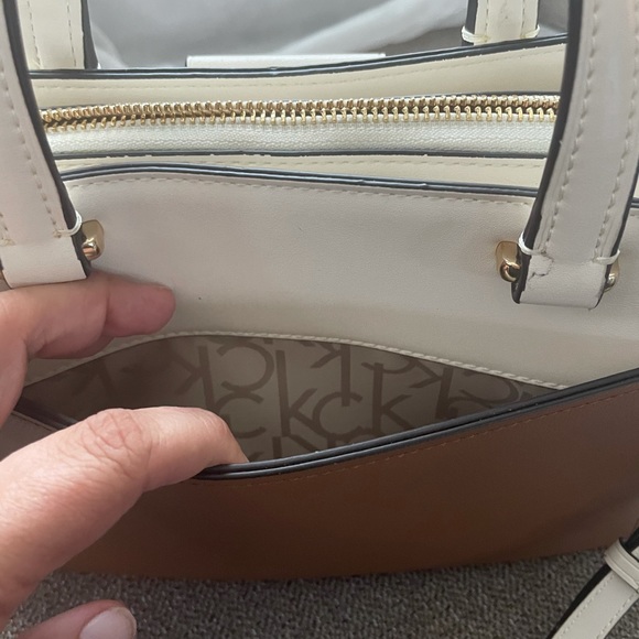 NWOT Calvin Klein Signature Crossbody Shoulder Bag - Picture 13 of 15